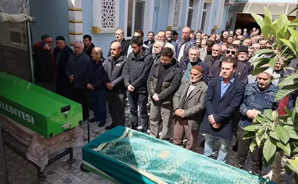 1 gün arayla ölen kardeşler, yan yana toprağa verildi