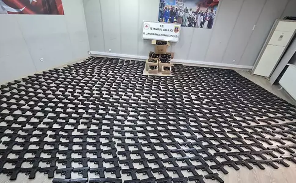 Kamyonette 1021 tabanca ele geçirildi