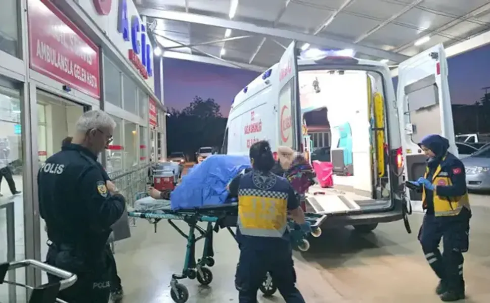 Baba tartıştığı kızını bıçakla yaraladı