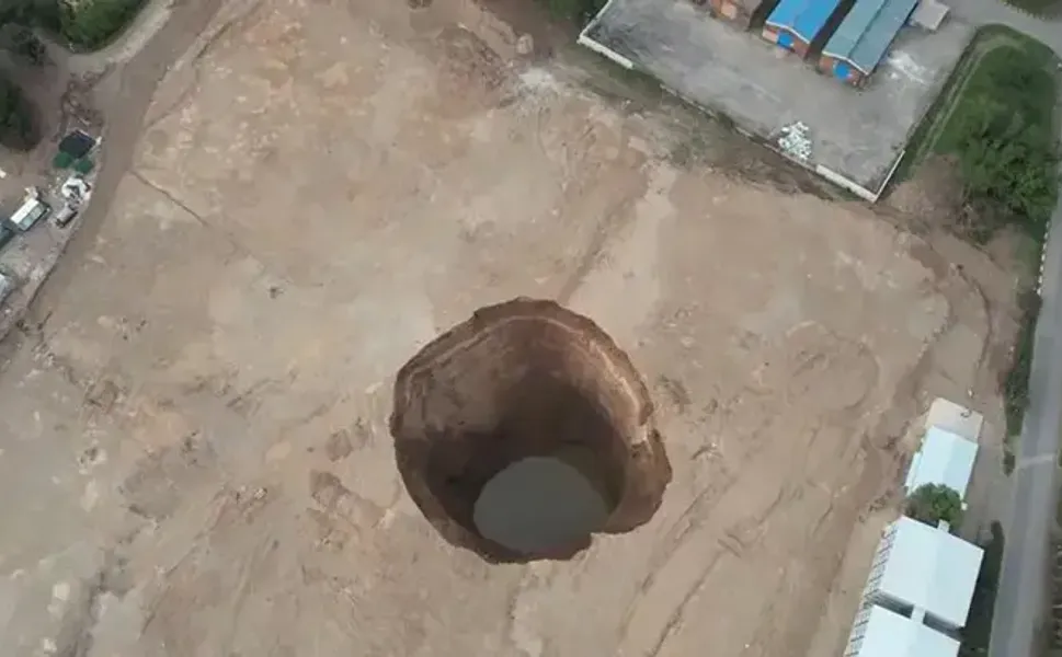 Hatay'da oluşan obruğun çapı 60 metreye çıktı