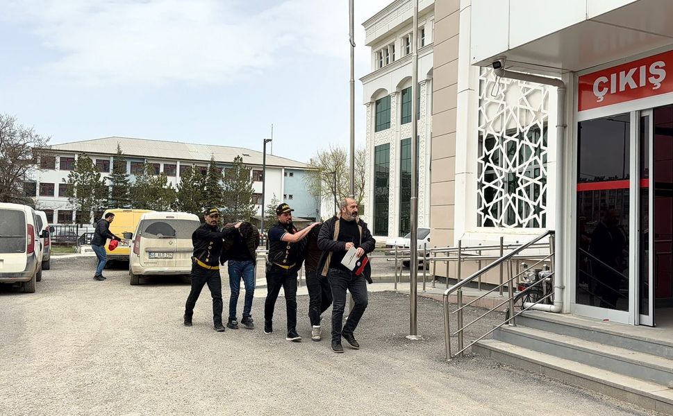 Kahramanmaraş’ta 2,1 milyonluk vurgun yapan sahte polisler yakalandı