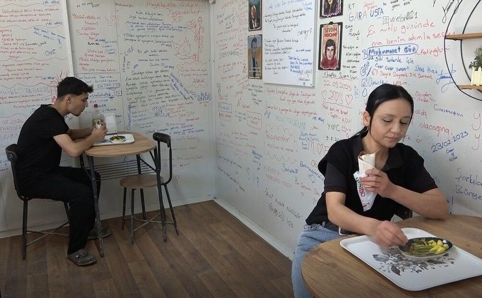 Kahramanmaraş’ta Çiğ Köftecinin Konteyneri Duygu Duvarına Dönüştü