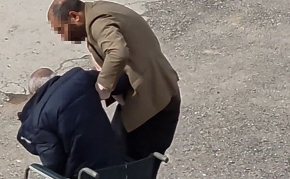 Kahramanmaraş'ta yaşlı babasına sert çıkan şahıs, yanlış anlaşılınca darp edildi!