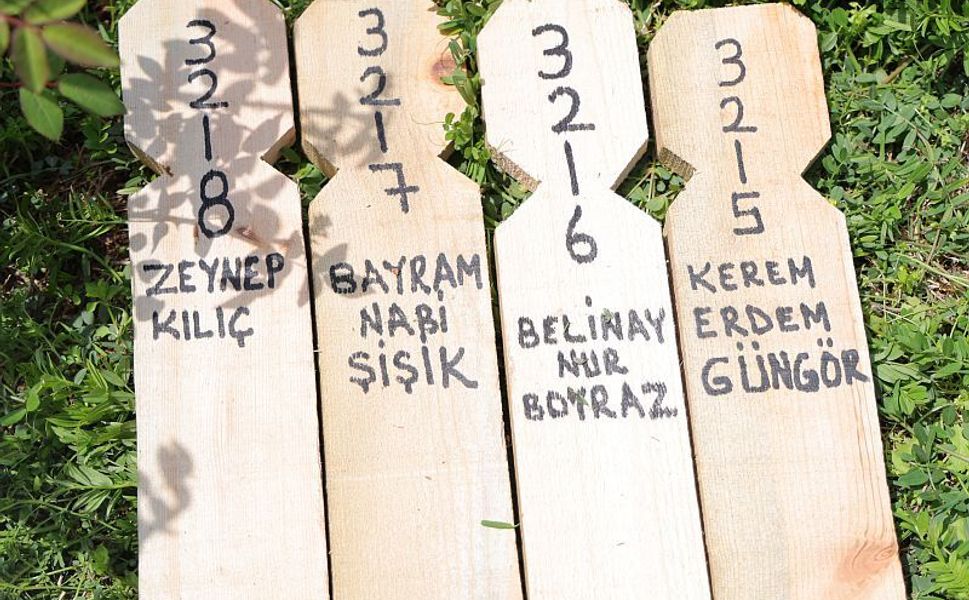 Saldırıda hayatını kaybeden 4 sınıf arkadaşı yan yana toprağa verildi!