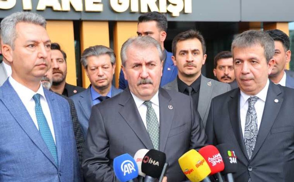 Yaralı öğrencileri ziyaret eden BBP lideri Destici'den 'aile' vurgusu