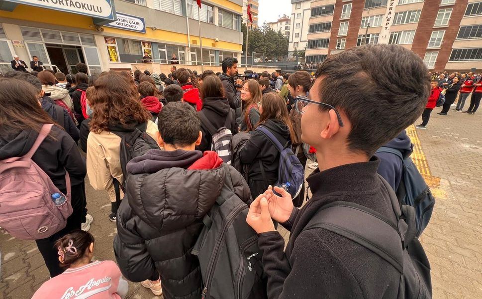 Kahramanmaraş'ta öğrenciler, saldırıda hayatını kaybedenler için dua etti