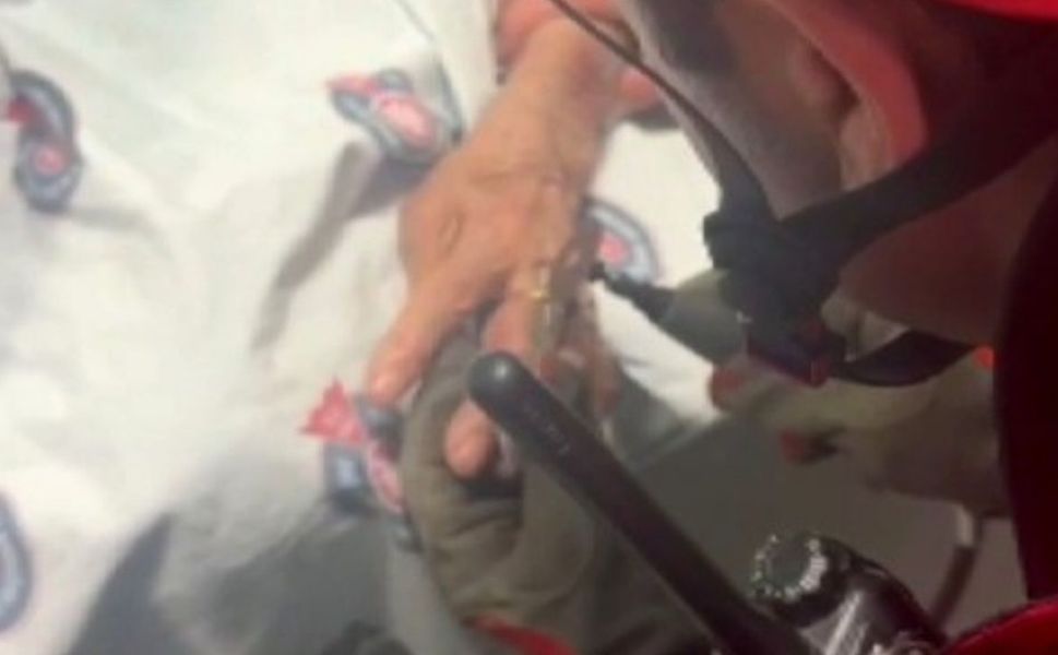 Kahramanmaraş'ta hastanın parmağına sıkışan yüzüğü itfaiye ekipleri çıkardı