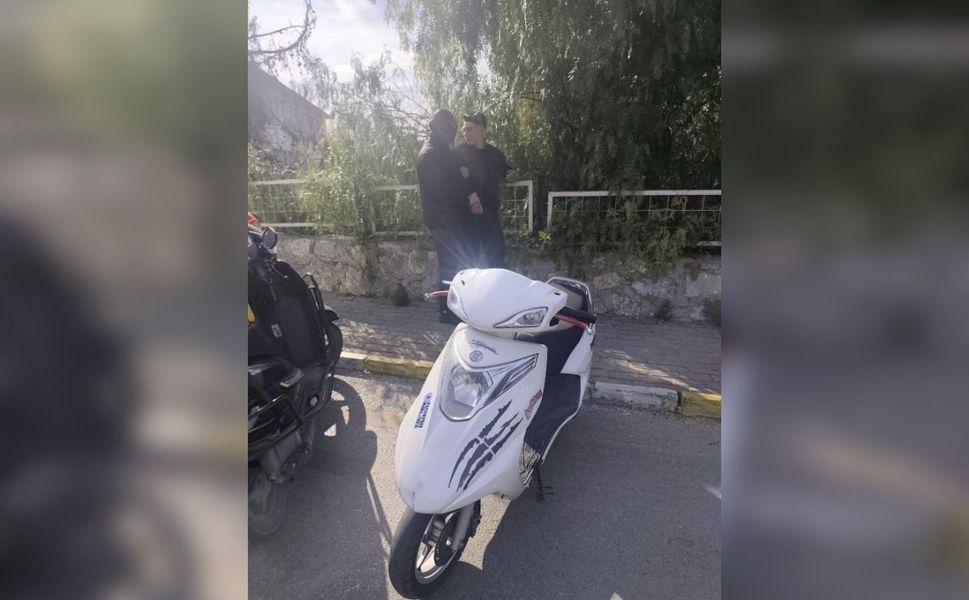 Dur ihtarına uymayan motosiklet sürücüsü kaçarken yayaya çarptı: 424 bin 500 TL ceza kesildi
