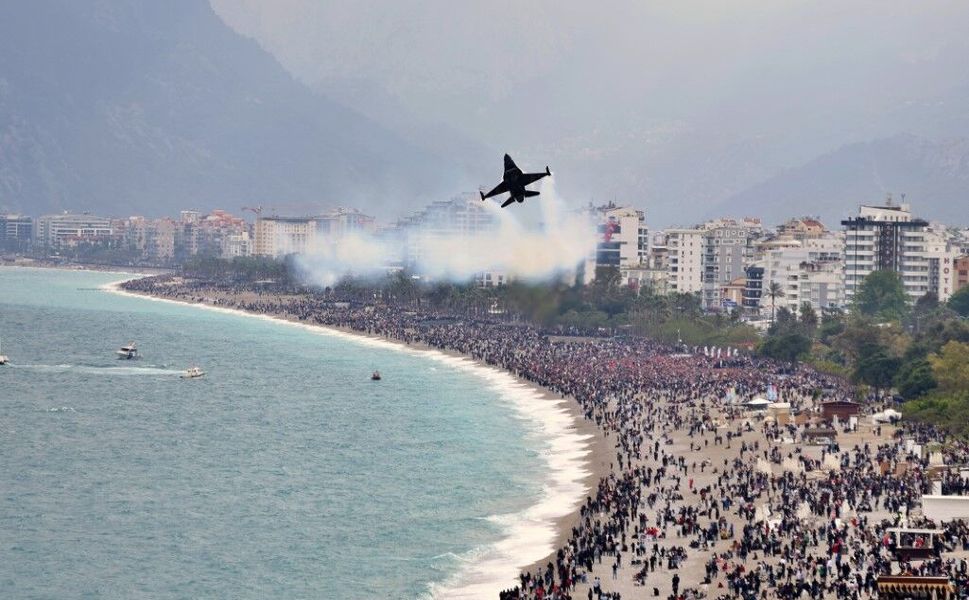 SOLOTÜRK Gösterisi İzleyenleri Heyecana Boğdu!