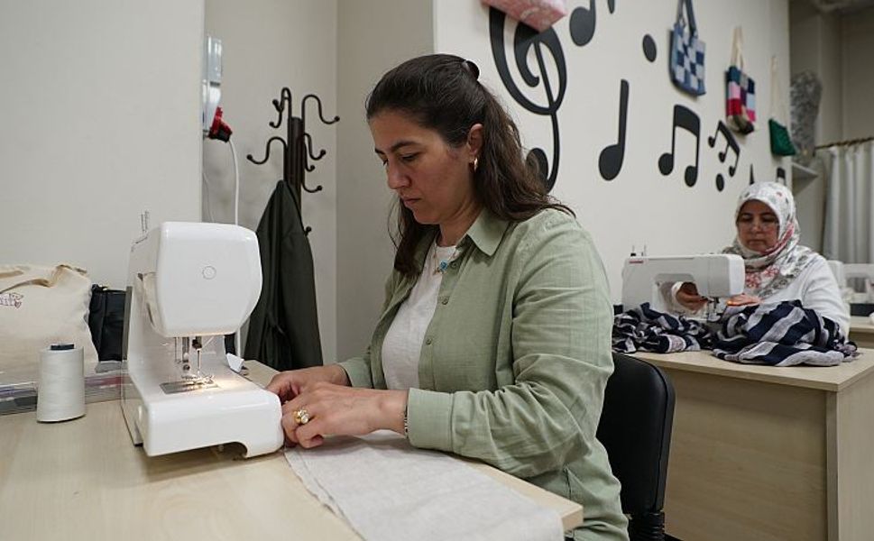 Büyükşehir'in Meslek Edindirme Kursları’nda Kadınlar Hem Öğreniyor Hem Üretiyor