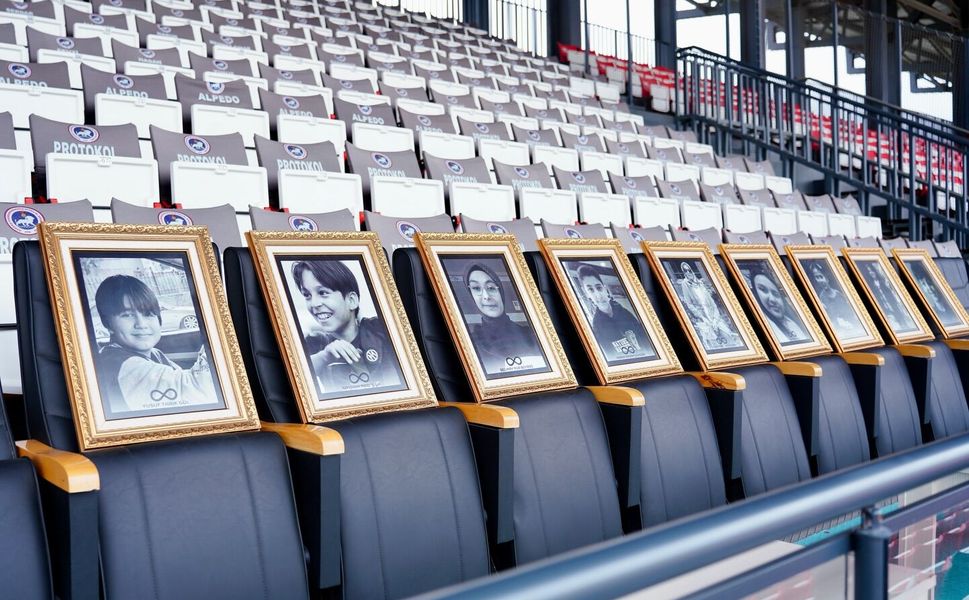 İstiklalspor, karşılaşma öncesinde sahaya anma töreniyle çıktı!