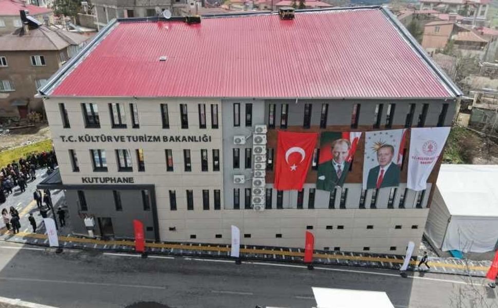 Andırın Şehit Astsubay Ömer Halisdemir İlçe Halk Kütüphanesi Hizmete Açıldı