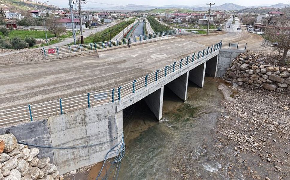 Büyükşehir, 10 Milyonluk Yatırımla Şekeroba’nın Yeni Köprüsünü Hizmete Sundu