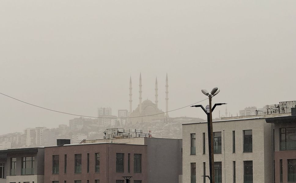 Kahramanmaraş’ta Yoğun Sis ve Sağanak Yağış Etkili Oluyor