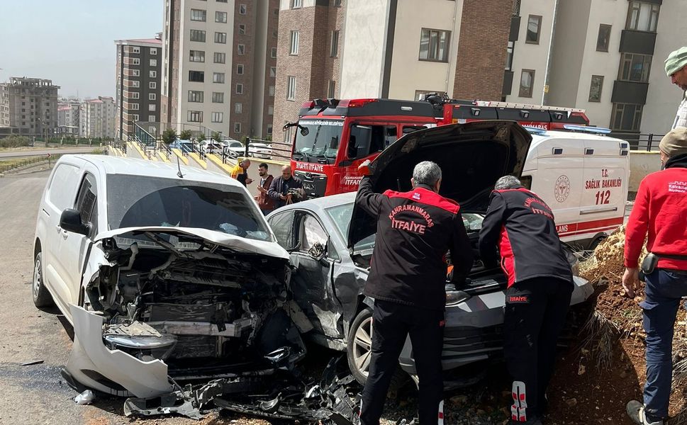 Kahramanmaraş’ta Trafik Kazası: İki Araç Çarpıştı, 3 Kişi Yaralandı