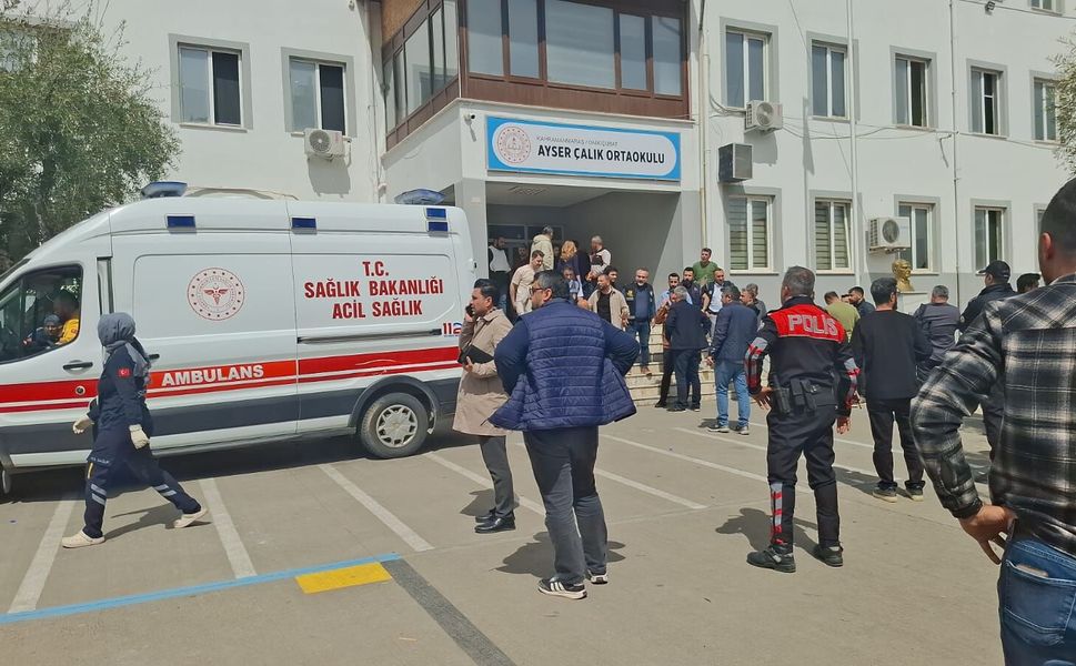 #Kahramanmaraş Ayser Çalık Ortaokulu’na silahlı saldırının gerçekleştirildiği an..