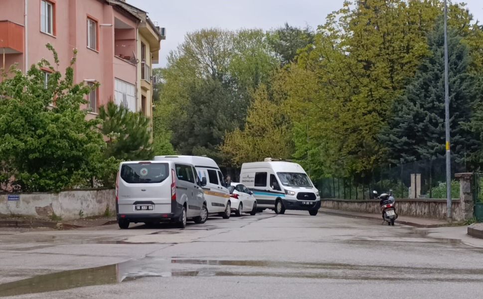 Haber alınamayan öğretmen evinde ölü bulundu