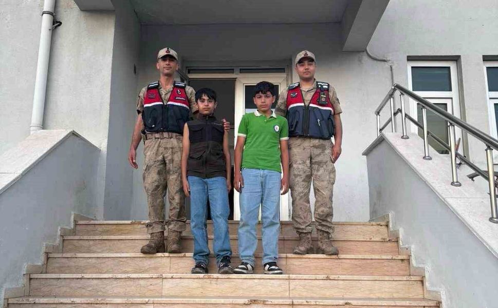 Jandarmanın dikkati kayıp çocukları ailelerine kavuşturdu