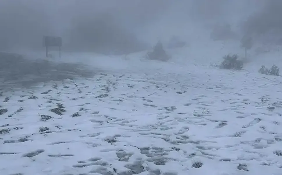 Spil Dağı’na mayısta kar yağdı