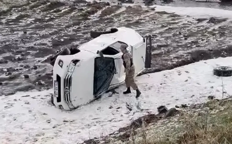 Askeri araç devrildi: 2 astsubay yaralandı