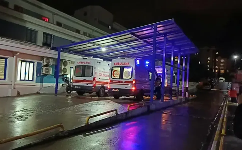 Yedikleri yemekten zehirlendiği öne sürülen 21 işçi tedaviye alındı