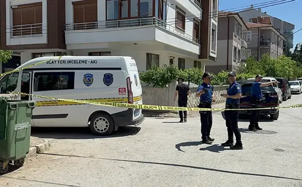 Polis, parkta elleri kanlı buldu; anne ve babasını öldürdüğü ortaya çıktı