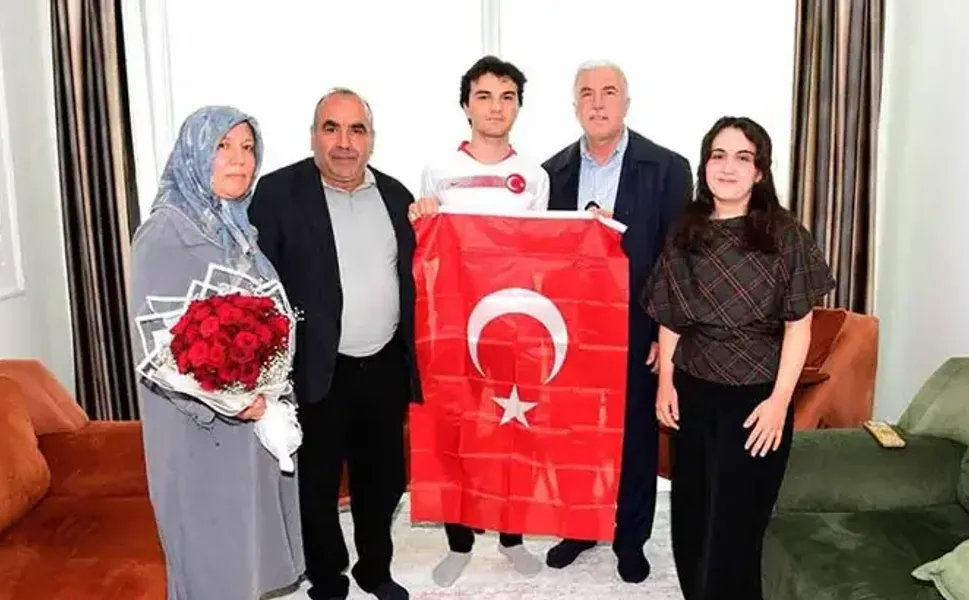 CİMER, Türk bayrağı isteyen gencin talebini karşıladı