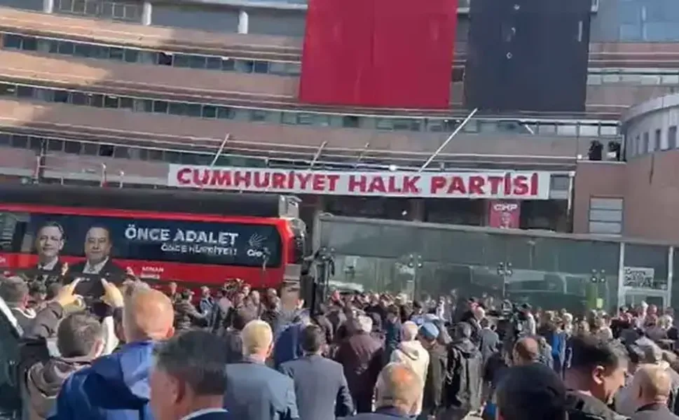CHP Genel Merkezi'nde tahliye gerginliği