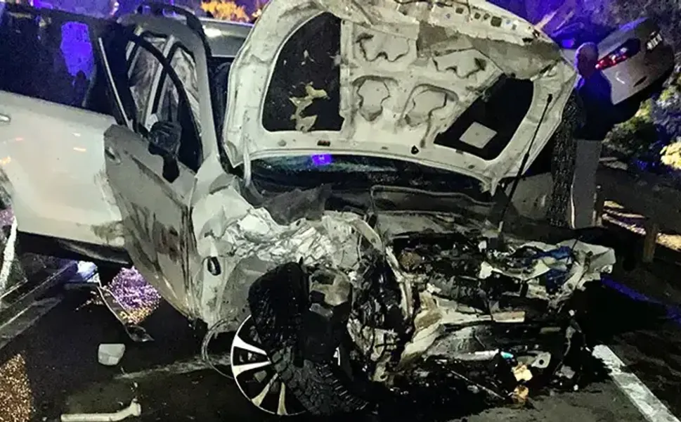 Burdur'da 4 aracın karıştığı zincirleme kaza: 4 ölü, 11 yaralı