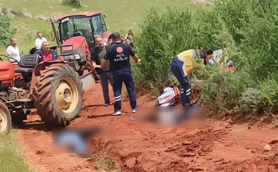Traktör kazasında baba ile oğul öldü