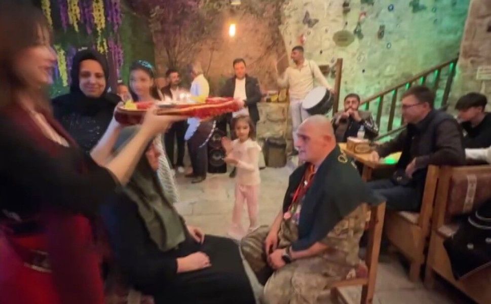 Kahramanmaraş'ta down sendromlu Emre'ye temsili asker gecesi