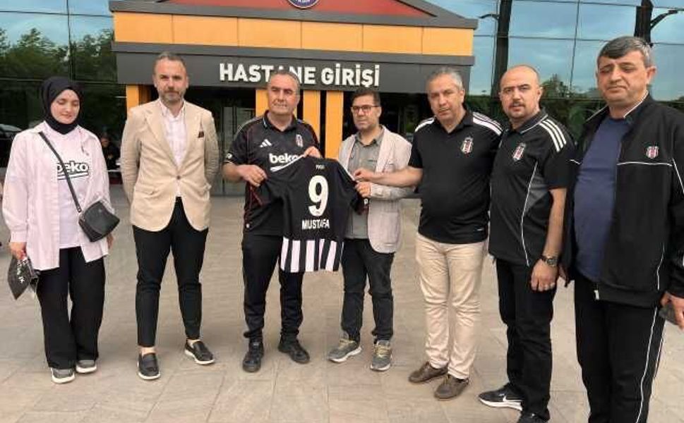 Beşiktaşlılardan saldırıda yaralanan öğrenci Mustafa Aslan'a anlamlı ziyaret