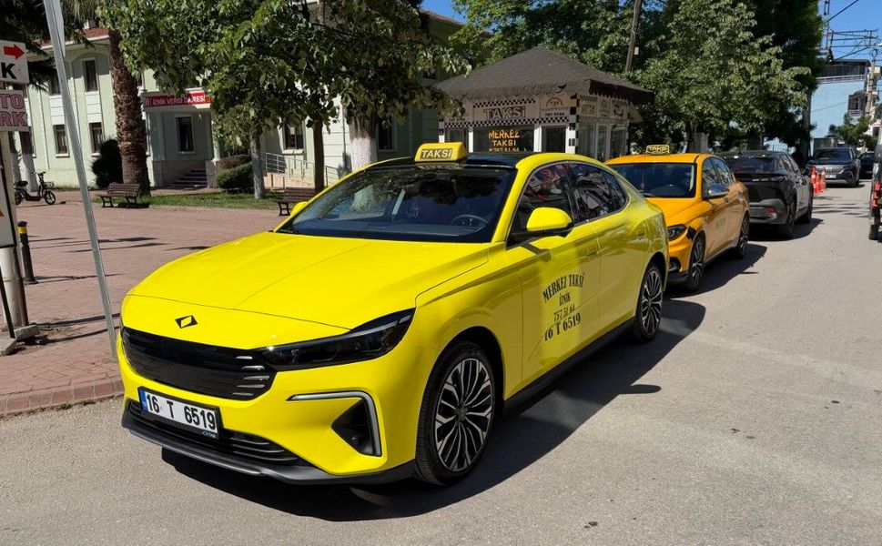 Genç girişimci TOGG T10F modelini taksi yaptı, sosyal medyada gündem oldu!