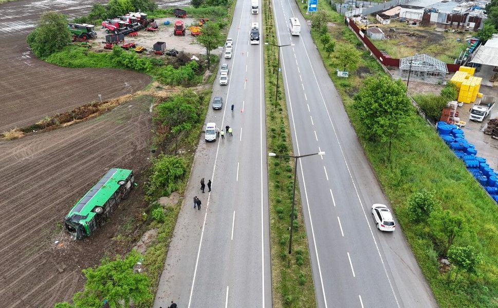 Tur otobüsü devrildi: 46 yaralı