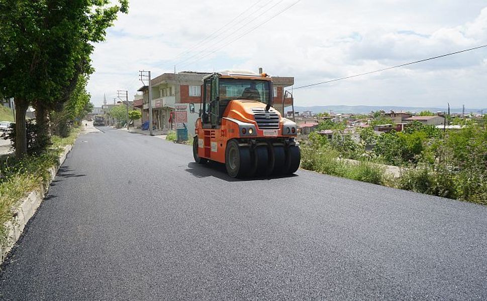 Büyükşehir, Dulkadiroğlu’nda Şeyh Şamil ve Vezir Hoca Bulvarlarını Sıcak Asfaltla Buluşturuyor