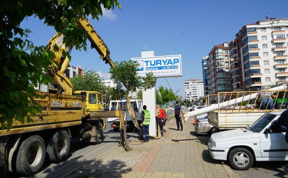 Kahramanmaraş’ta Reklam Totemleri Kaldırılıyor