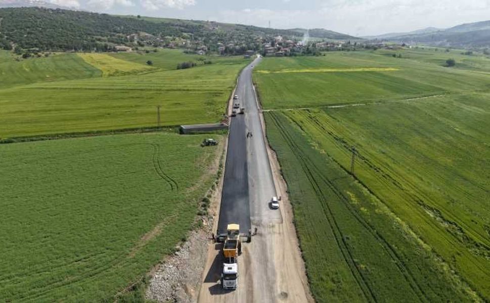 Elmalar – Çokyaşar Yolu Sıcak Asfalt ile Kaplanıyor
