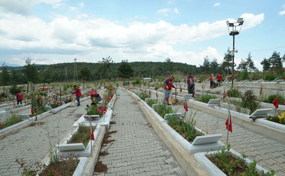 Büyükşehir, Kapıçam Mezarlığı’nı Bayrama Hazırlıyor