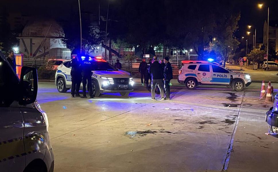 Akaryakıt istasyonunda bıçaklı kavga: 1 ölü, 2 yaralı