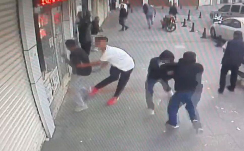 Gaziantep’te silahlı kavgada 4 kişi yaralandı: O anlar kamerada