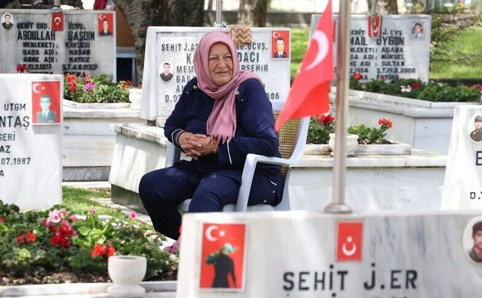 Şehit anneleri, Anneler Günü'nde evlatlarının kabri başında dua etti