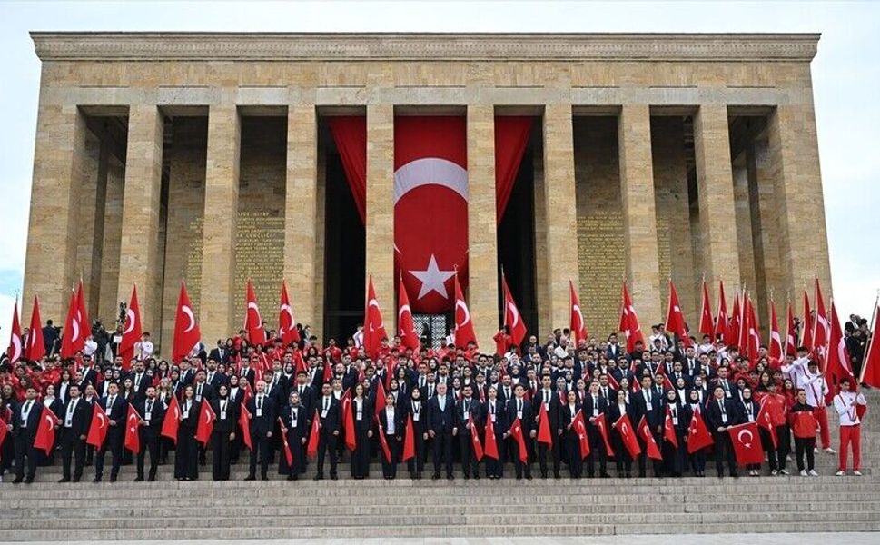 Yurdun 81 ilinden gelen gençler Anıtkabir'i ziyaret etti