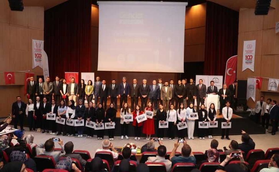 Gençler Kürsüde Projesi İl Finali Yoğun Katılımla Gerçekleştirildi