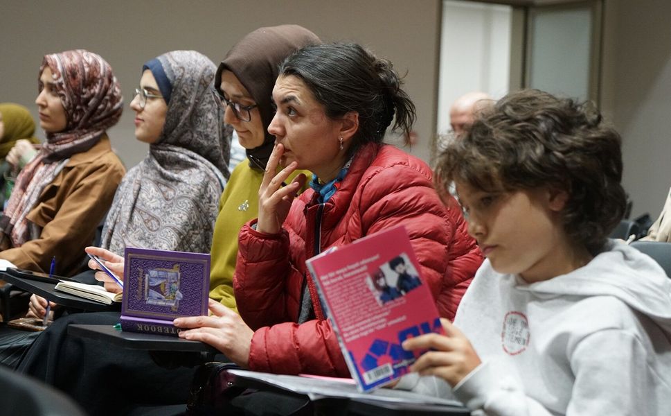 Yazarlık Akademisinde Edebiyatın Duygusal Derinliği Konuşuldu