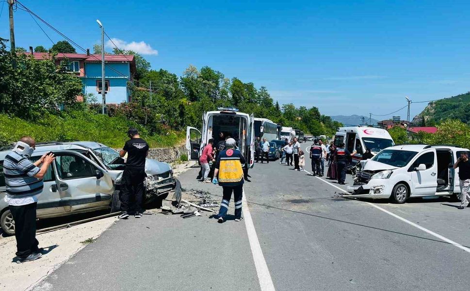 3 aracın karıştığı trafik kazası: 7 yaralı