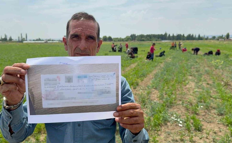 Tarla sahibinin verdiği çek sahte çıkınca işçilerin parasını ödemek için aracını sattı