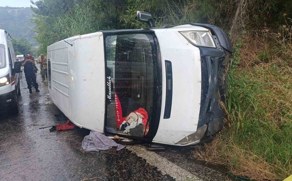 İşçi servisi devrildi: 1 ölü, 2’si ağır 10 yaralı