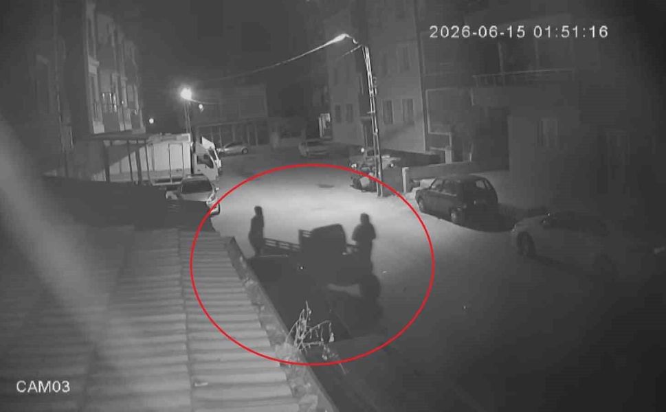 Motosikleti ittirerek çalan hırsızın 54 suç kaydı olduğu ortaya çıktı