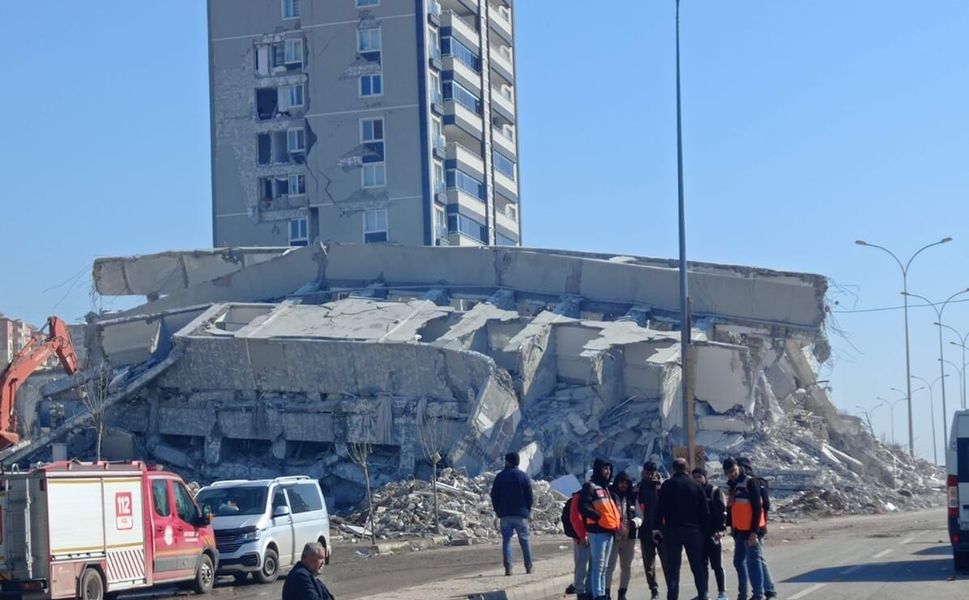 42 kişinin öldüğü Bad-ı Saba Konutları’na ilişkin 2 kamu görevlisi hakkında dava açıldı
