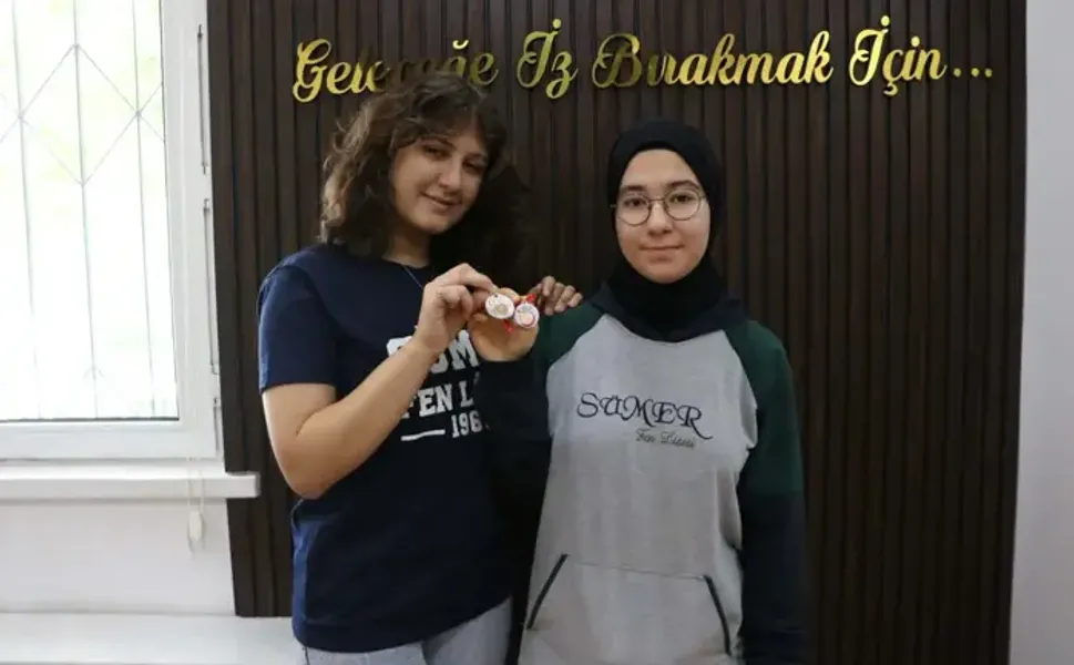 MEB Robot Yarışması’nda dereceye giren öğrencilere gram altın ödülü